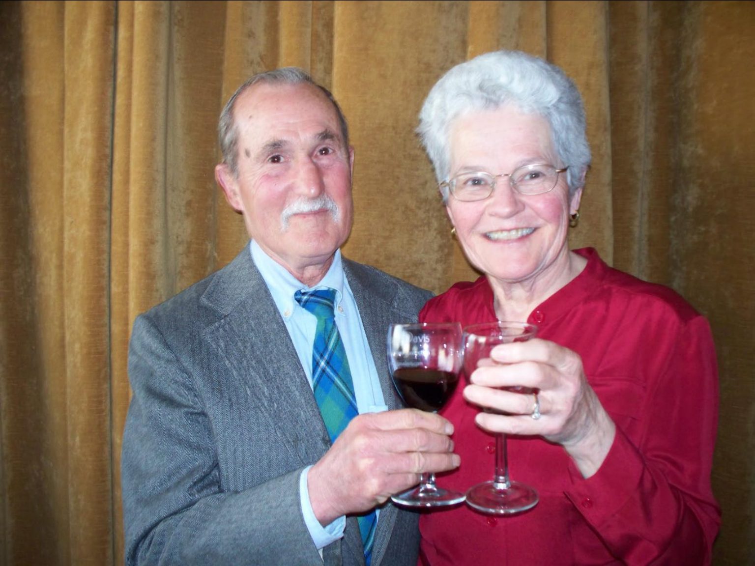 Archival photograph 4 from the 2008, 49th Annual Banquet., showing Frederick C. Cordes Eye Society members at a reunion or banquet event.